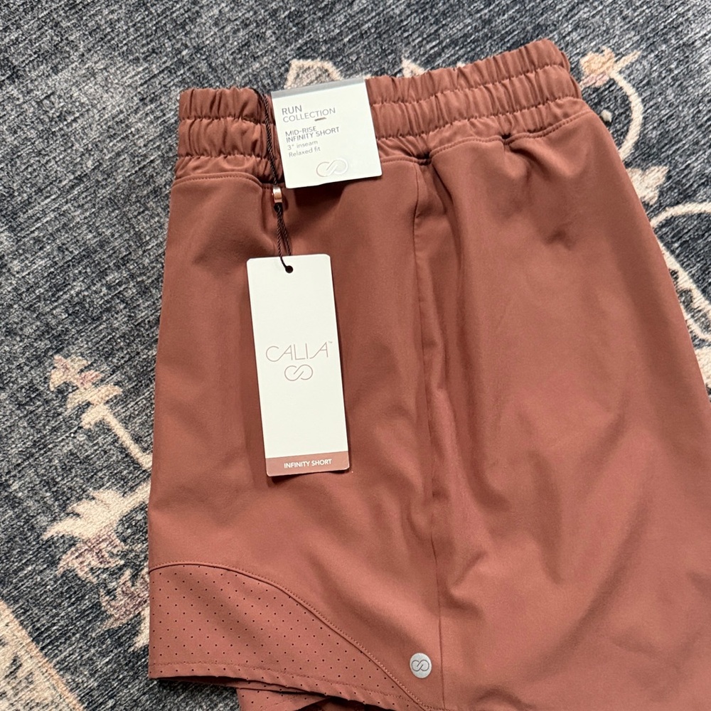 CALIA by Carrie Underwood Run Collection Mid-Rise Infinity Short 3” Inseam